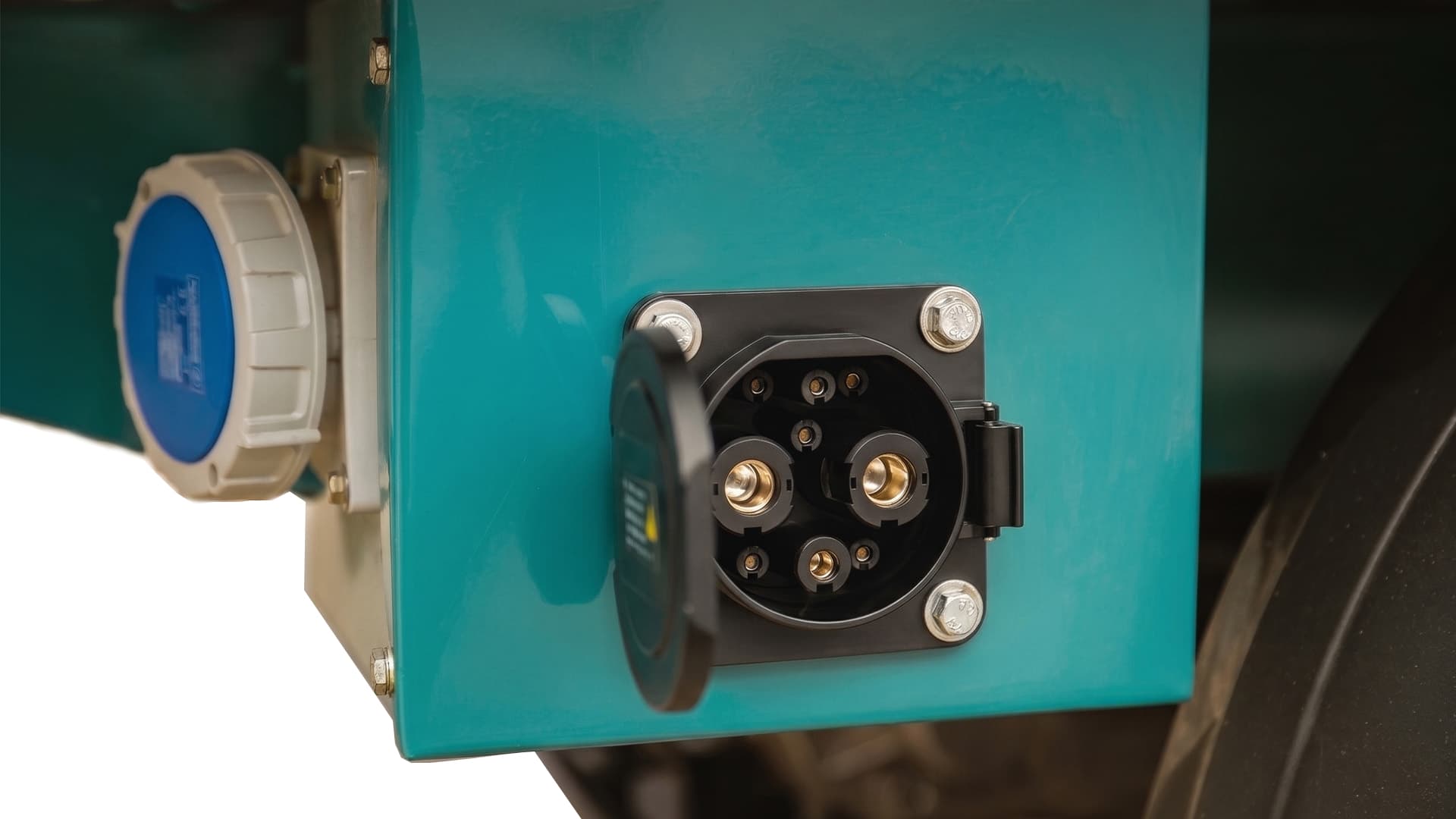 EVAUM charging ports